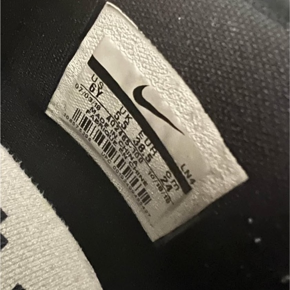 Nike LeBron 16 'Equality - Black
"Black/White 2019 - Picture 4 of 4